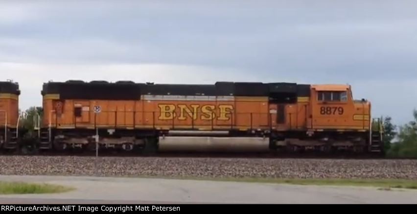 BNSF 8879